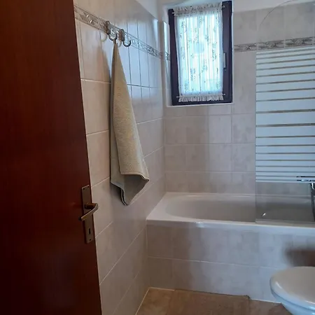For A And Cosy A2 Apartment Zadar