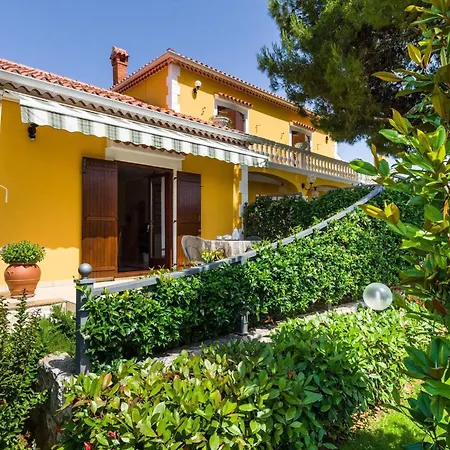 Apartment For A And Cosy A2 Zadar