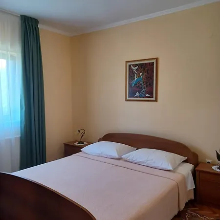 For A And Cosy A2 Apartment *