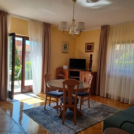 For A And Cosy A2 Apartment *